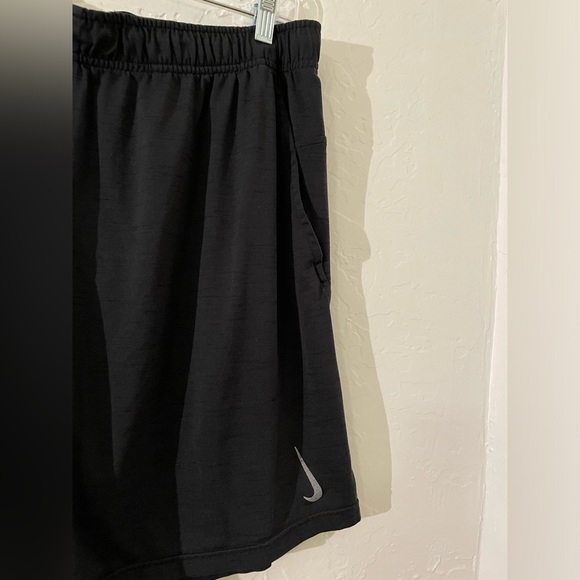 Nike Men’s black athletic shorts. Large. Black EUC - Picture 6 of 6